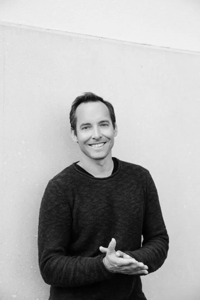 Rob Holub NEXT LEVEL SPEAKERS Expert in Communication & Storytelling; Presenter, Filmmaker, & Singer/Songwriter