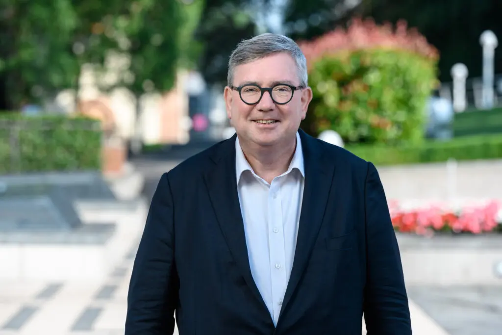 Simon J. Evenett Next Level Speakers Economist, Expert International Trade & Economic Development